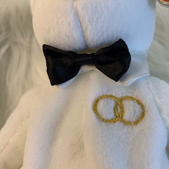 Ty (33) White Wedding Bears with Gold Rings “Mr.&Mrs.” - Picture 4 of 14